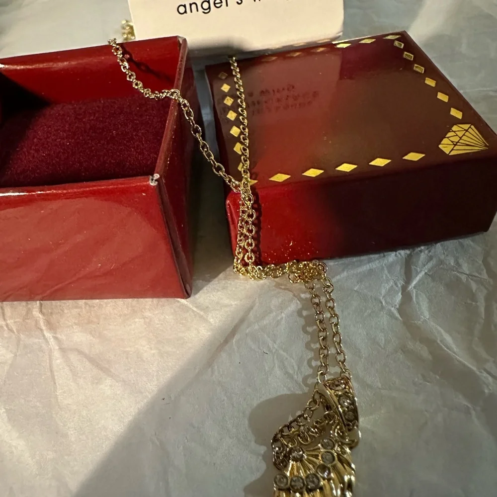 Avon vintage FAVORITE TREASURE PENDANT NECKLACE- LOCK AND KEY - Picture 13 of 15